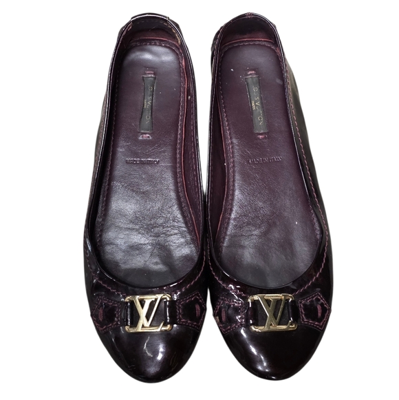 Louis Vuitton Shoes - Louis Vuitton Burgundy Patent Leather LV Logo Flats